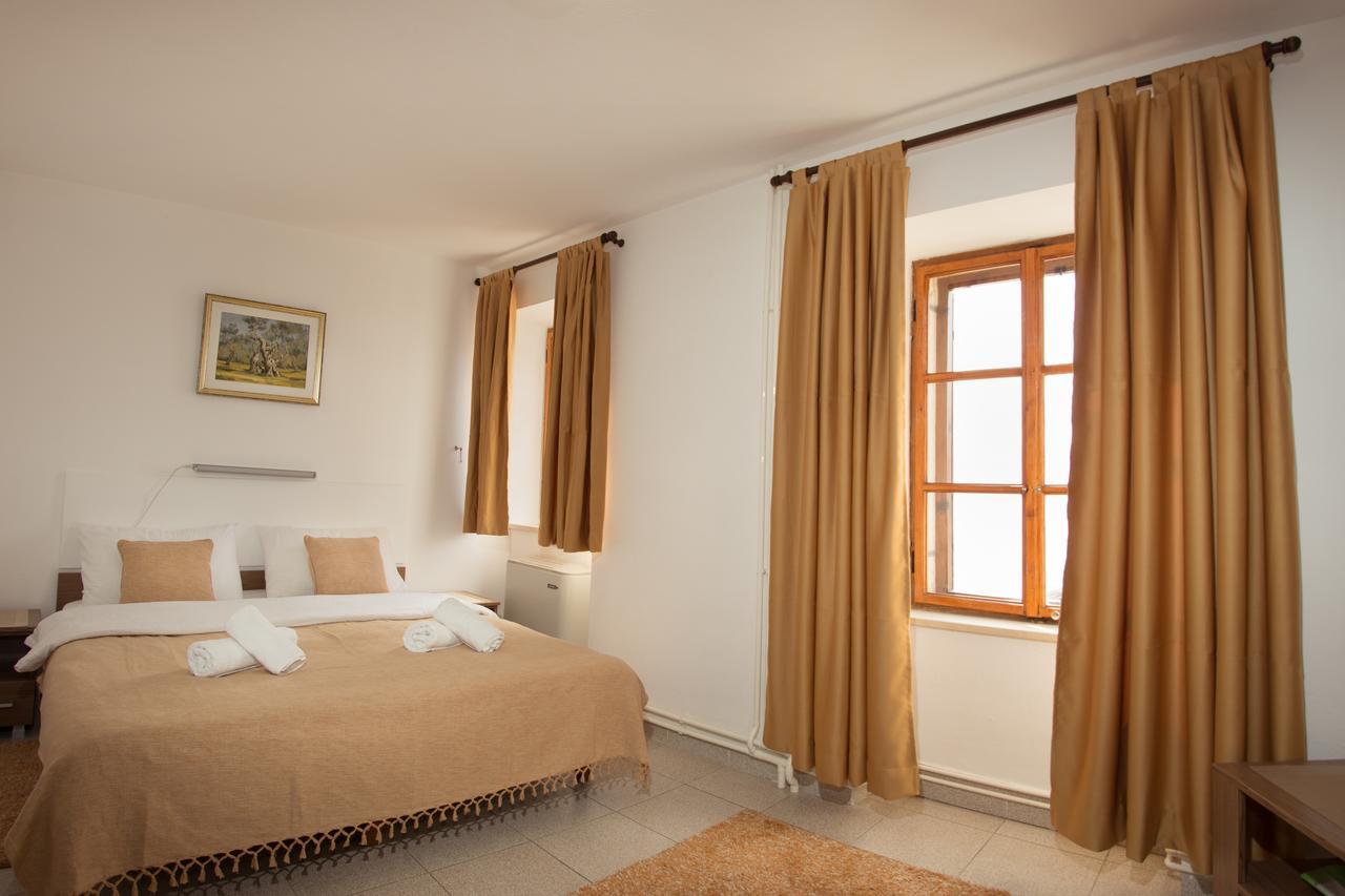 R-Club Old Town Apartments 부드바 외부 사진